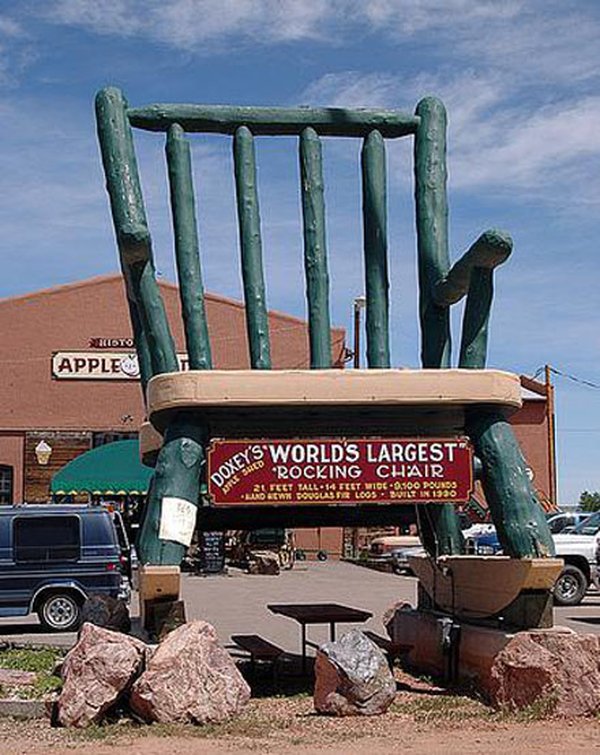 15-worlds-largest-rocking-chair.jpg