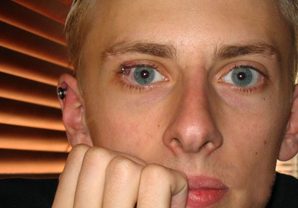 eye piercing